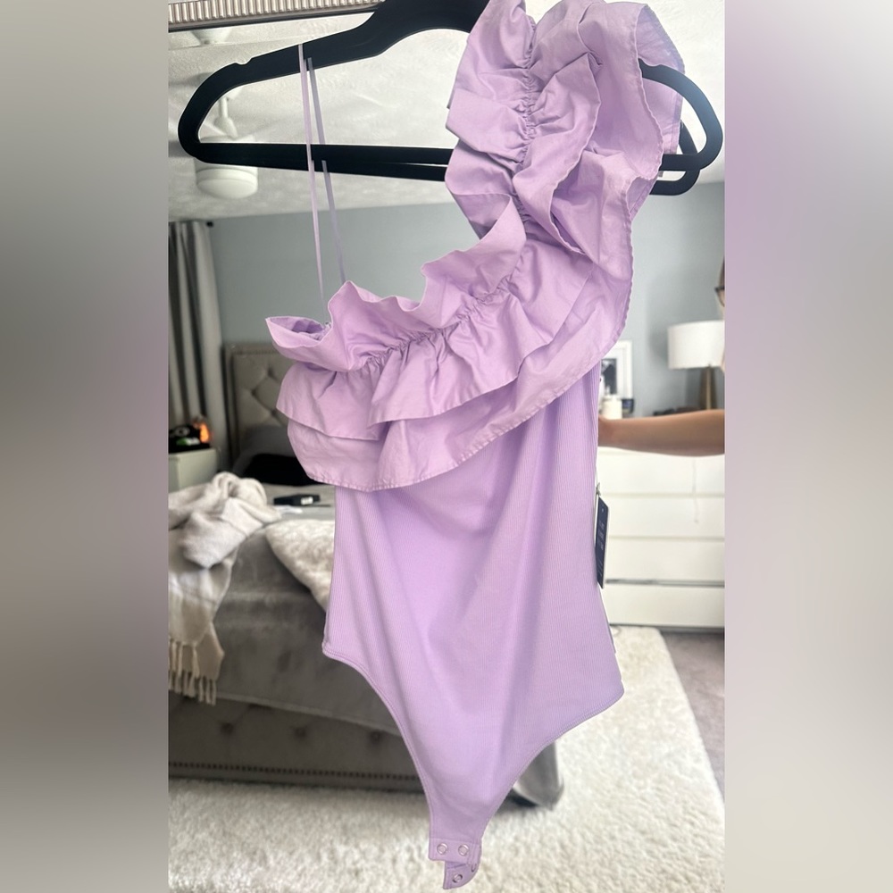 One Shoulder Ruffle bodysuit - Picture 3 of 6